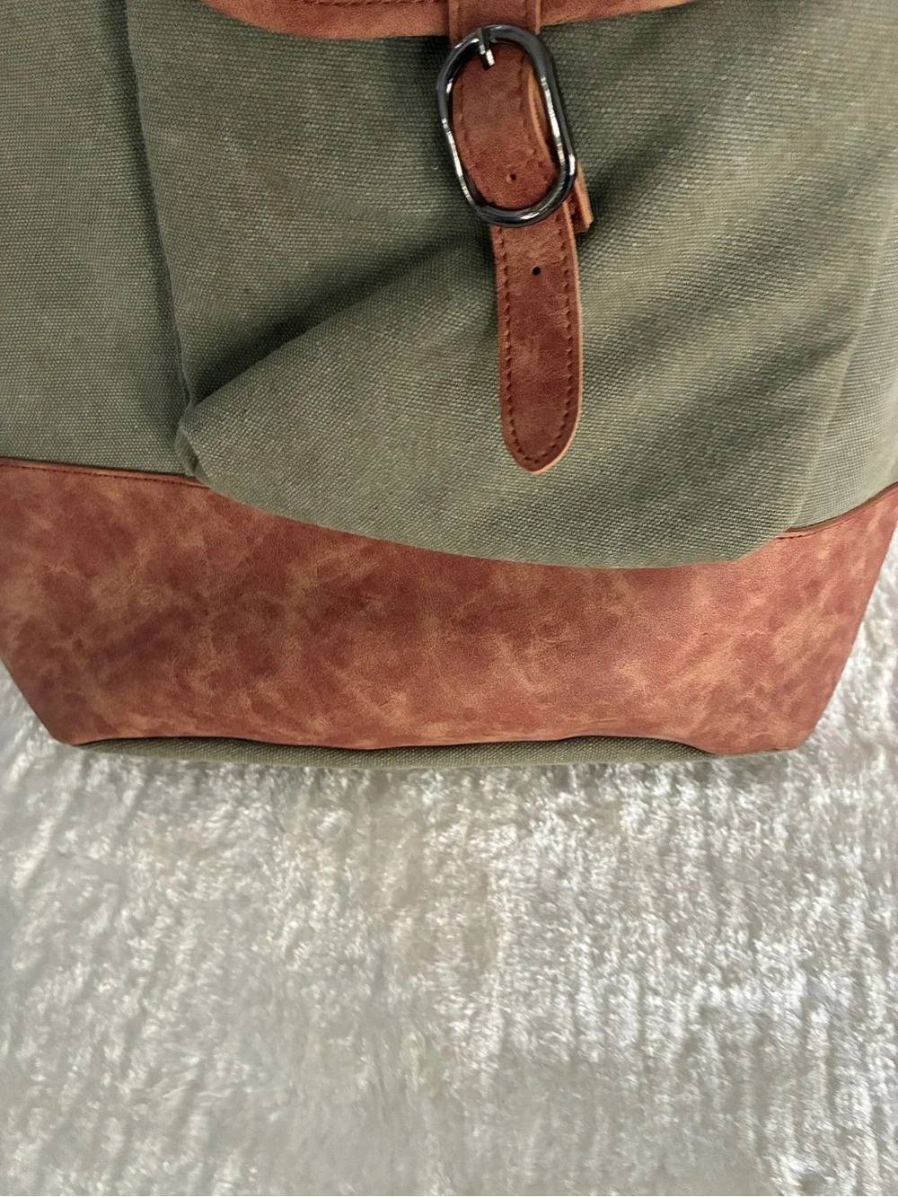 FOSTER & RYE insulated cooler wine backpack in olive green and brown.